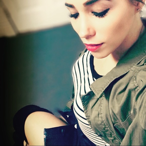 Meet your Posher, Sara - Picture 2 of 4